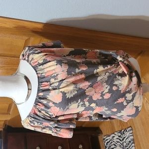 Ruffled Sleeve top, sz S, MTS